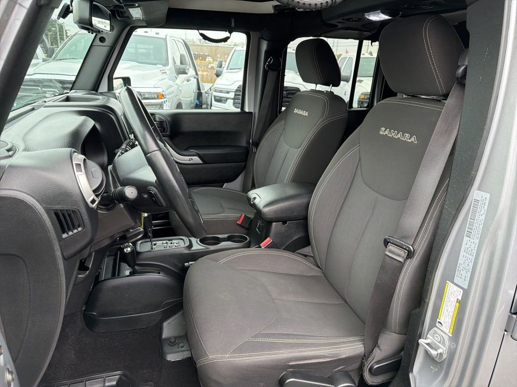 Used 2018 Jeep Wrangler Unlimited Sahara image 25