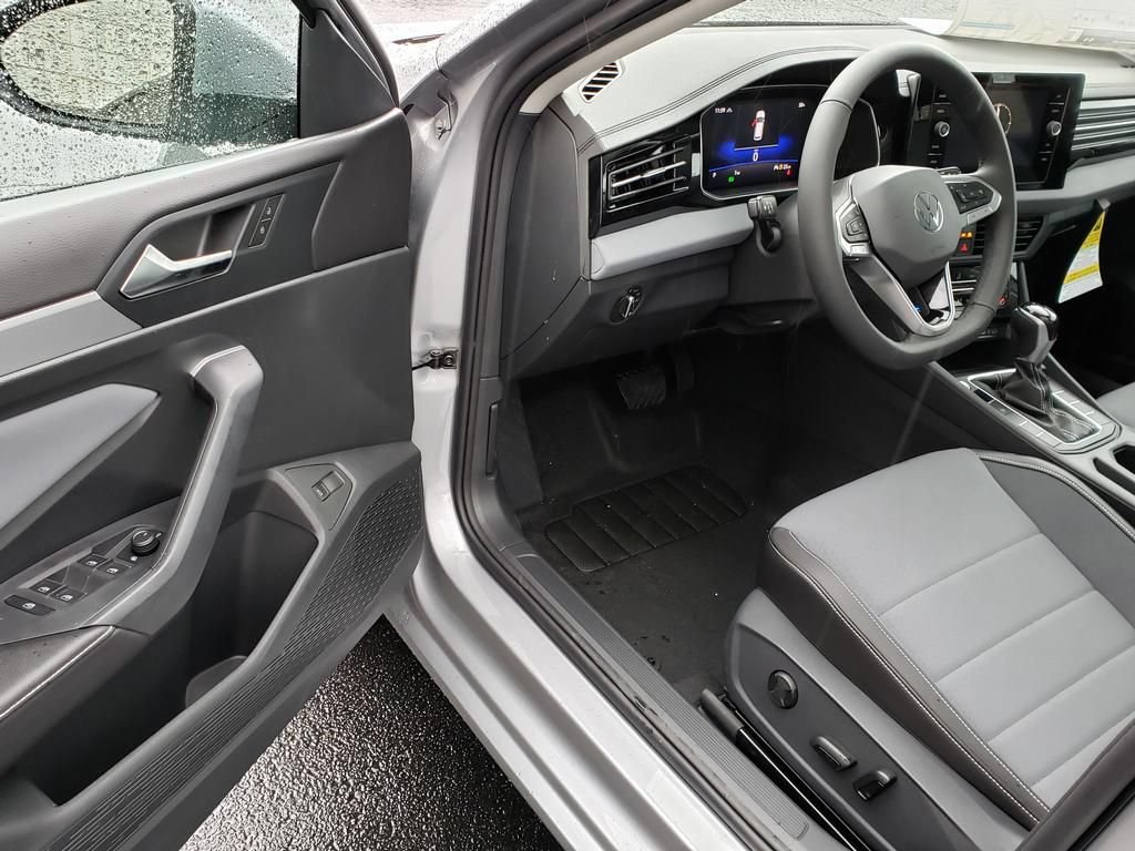 New 2026 Volkswagen Jetta SE FWD image 6