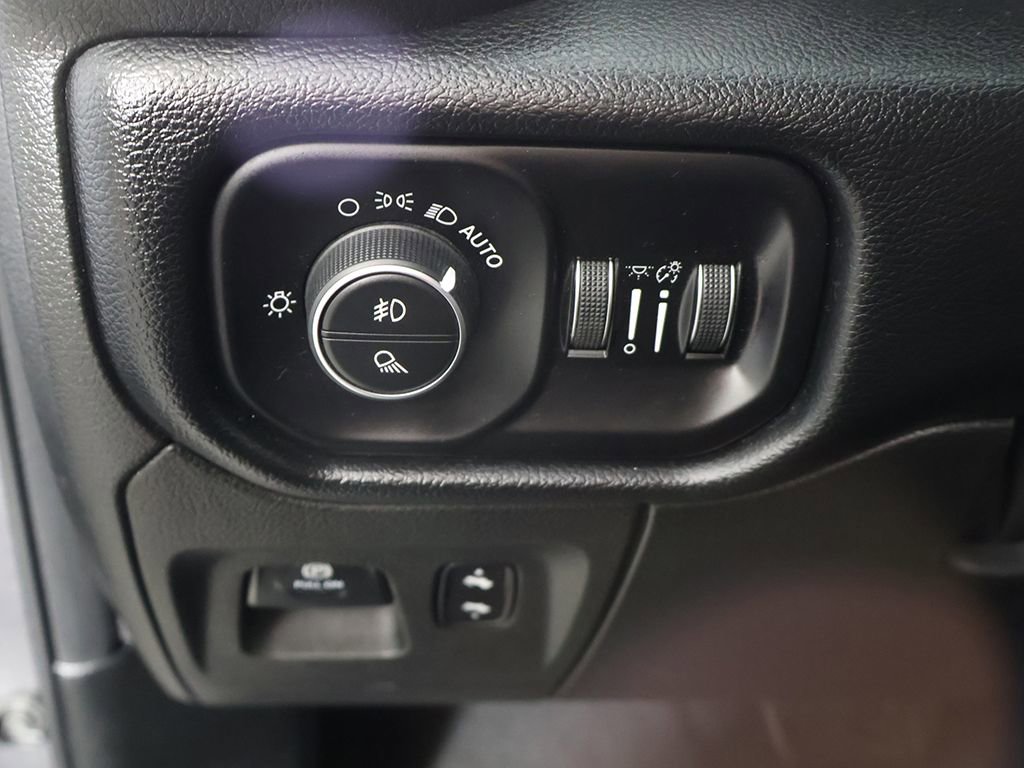 Used 2019 RAM 1500 Sport w/ Level 2 Equipment Group AWD/4WD image 33