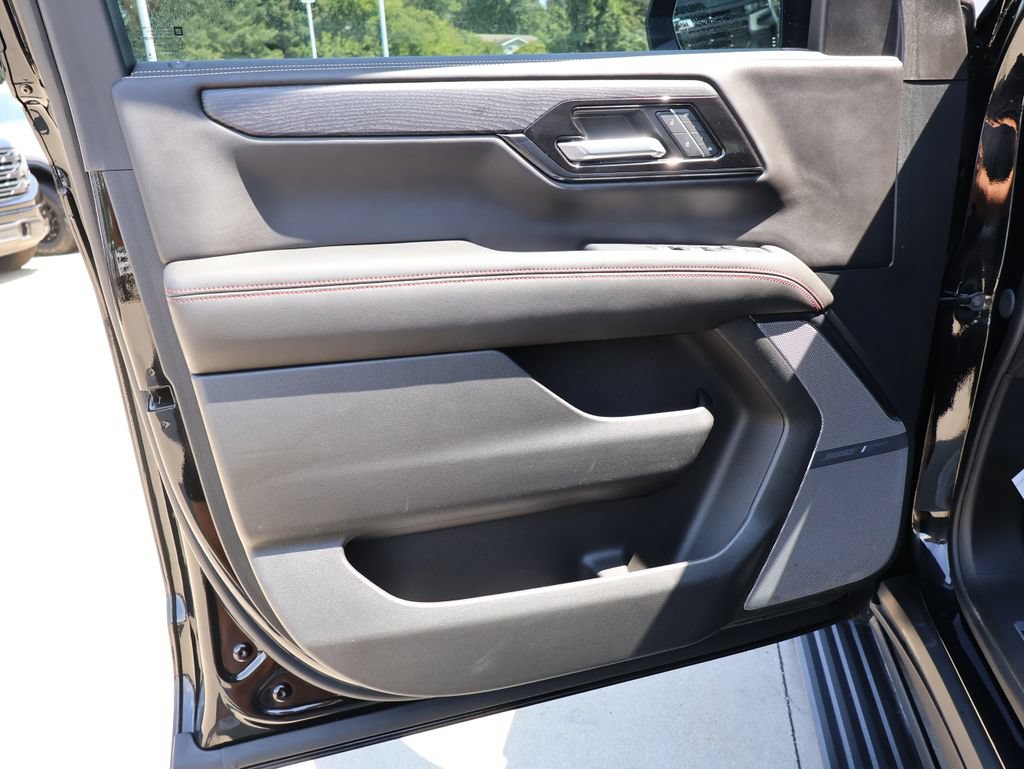 Certified 2025 GMC Yukon AT4 Ultimate AWD/4WD image 12