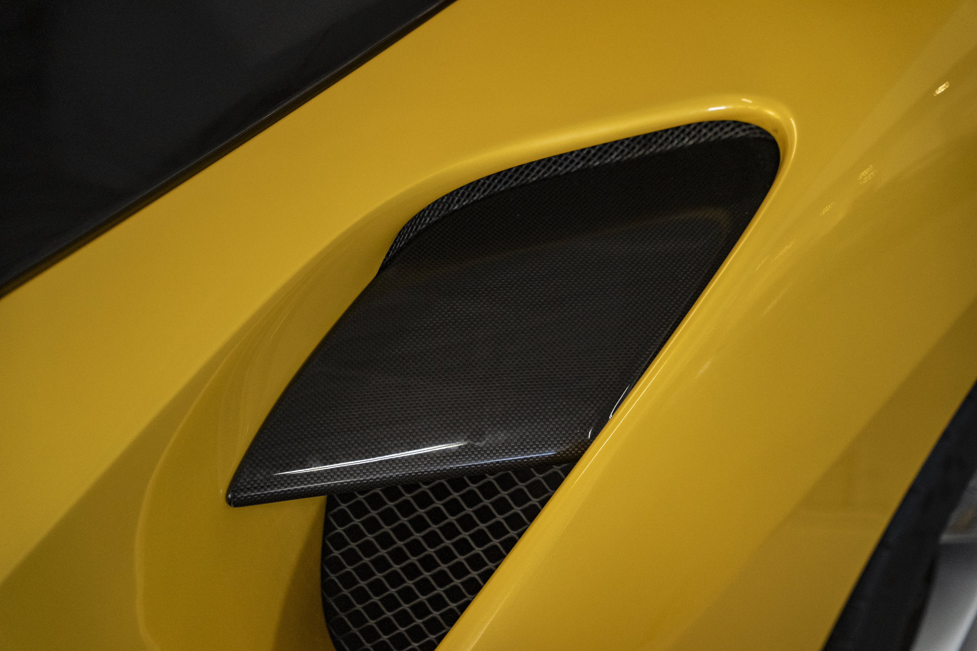 Used 2018 Ferrari 488 Spider RWD image 19