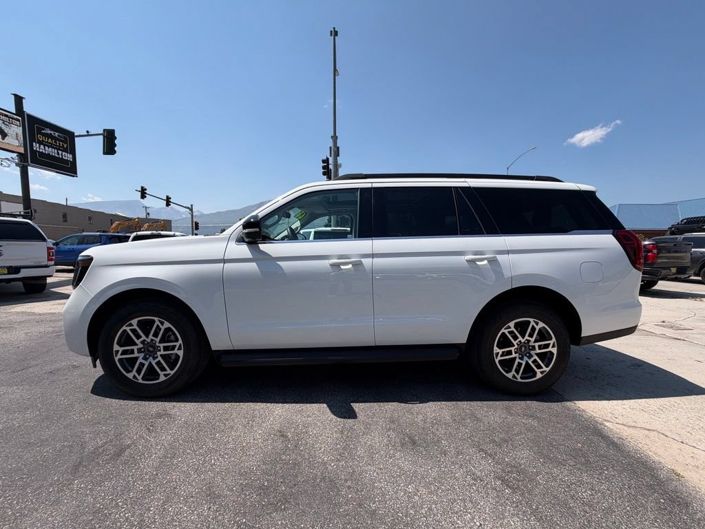 Used 2026 Ford Expedition Active AWD/4WD image 2