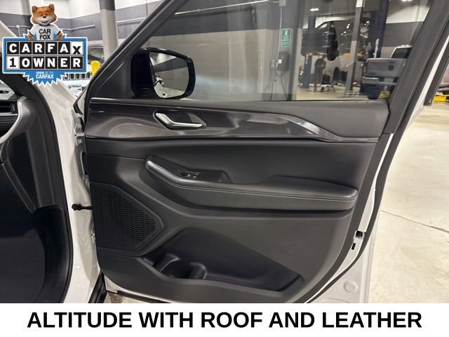 Used 2023 Jeep Grand Cherokee Altitude image 37