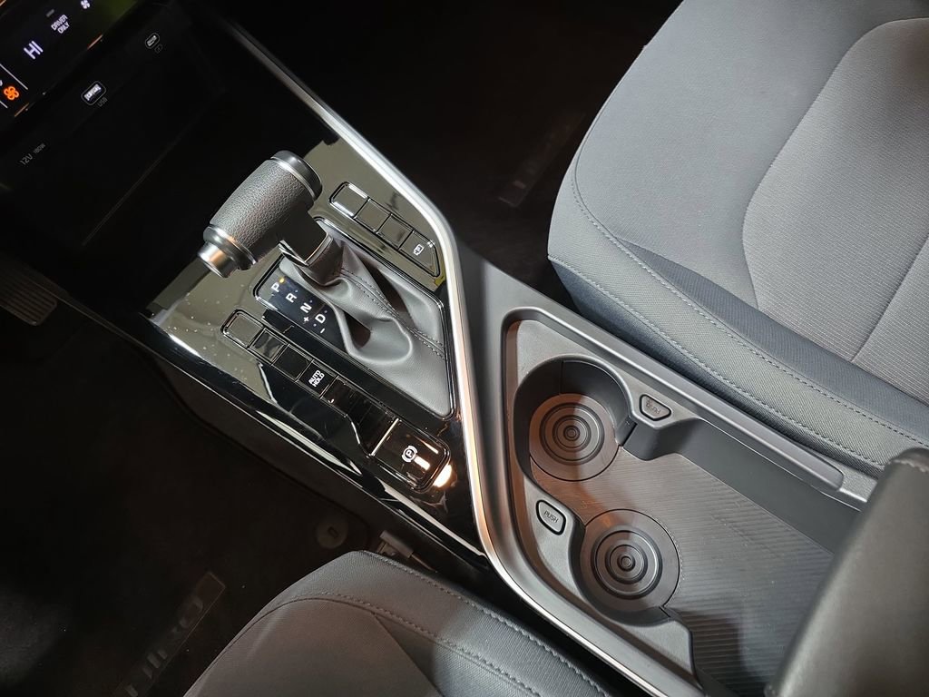 Used 2024 Kia Niro LX image 25