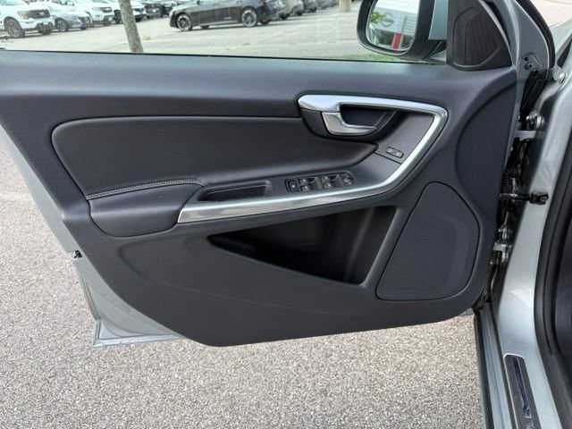 Used 2018 Volvo V60 T5 Dynamic FWD image 16