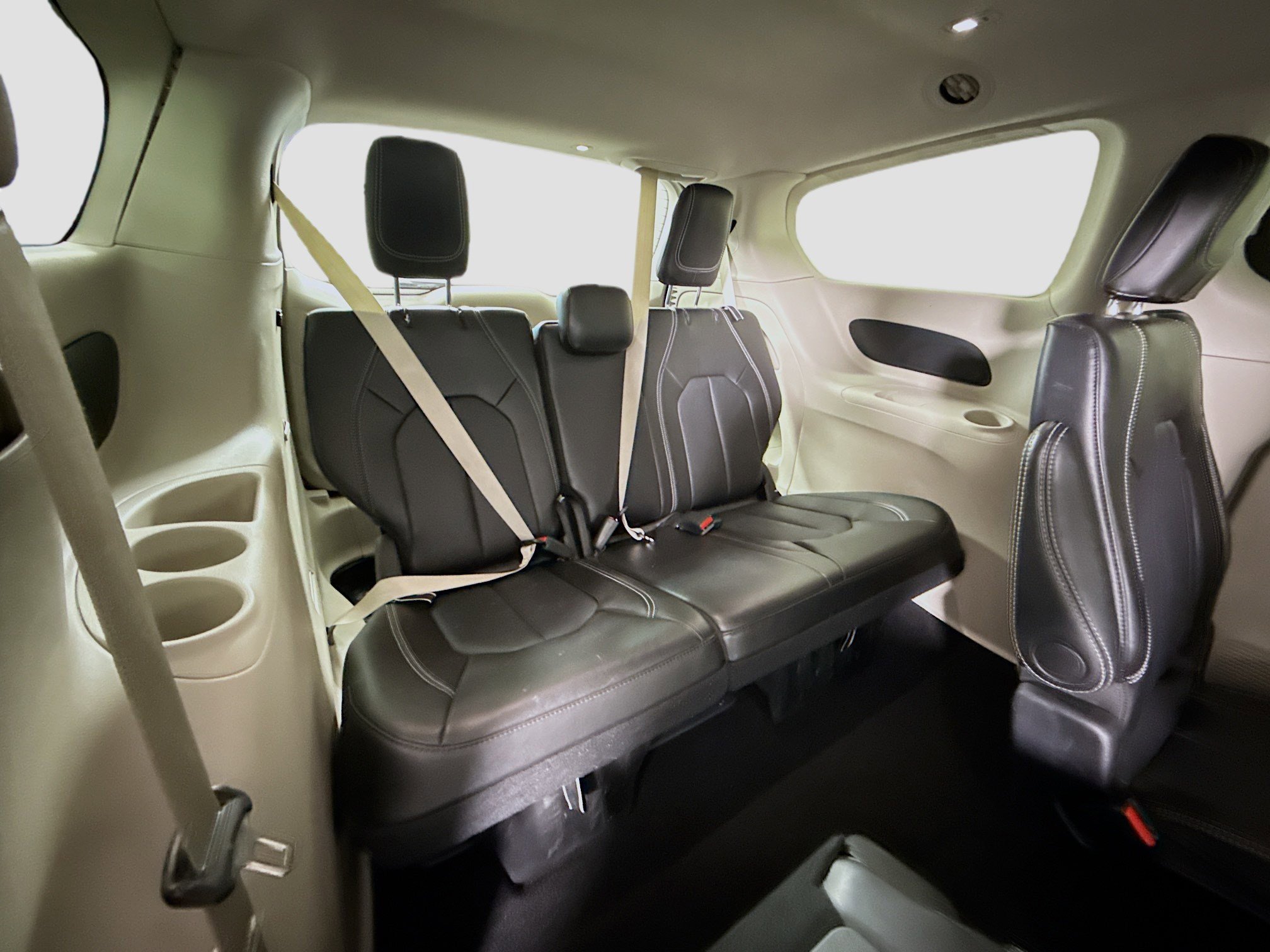 Used 2024 Chrysler Pacifica Touring-L FWD image 40