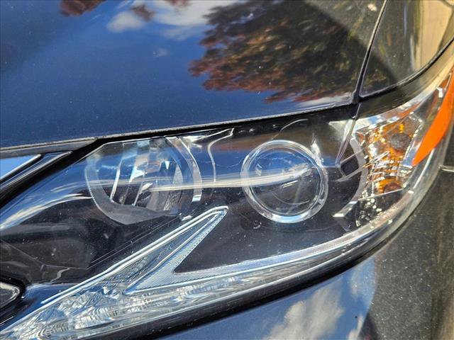 Used 2016 Lexus ES 300h w/ Premium Package w/Wood Trim image 14