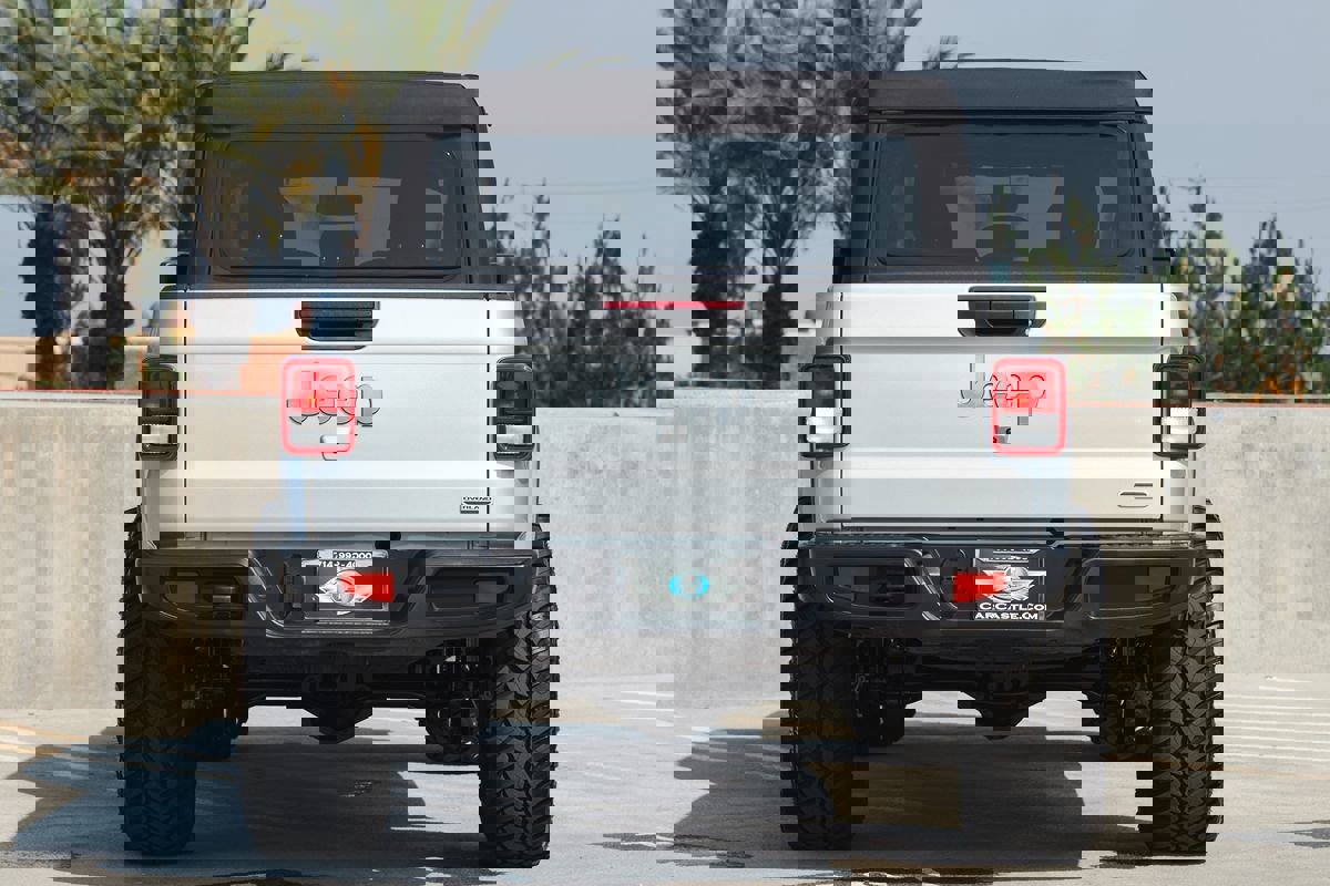 Used 2023 Jeep Gladiator Overland image 9