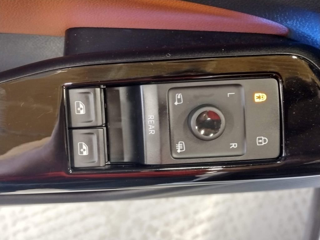 Certified 2021 Volkswagen ID.4 Pro S w/ Gradient Package image 18
