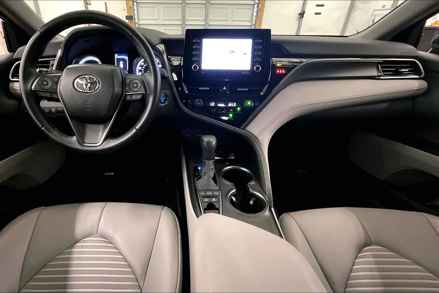 Used 2023 Toyota Camry SE image 14