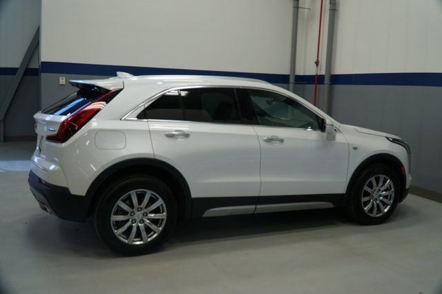Used 2022 Cadillac XT4 Premium Luxury w/ Enhanced Visibility Package image 7