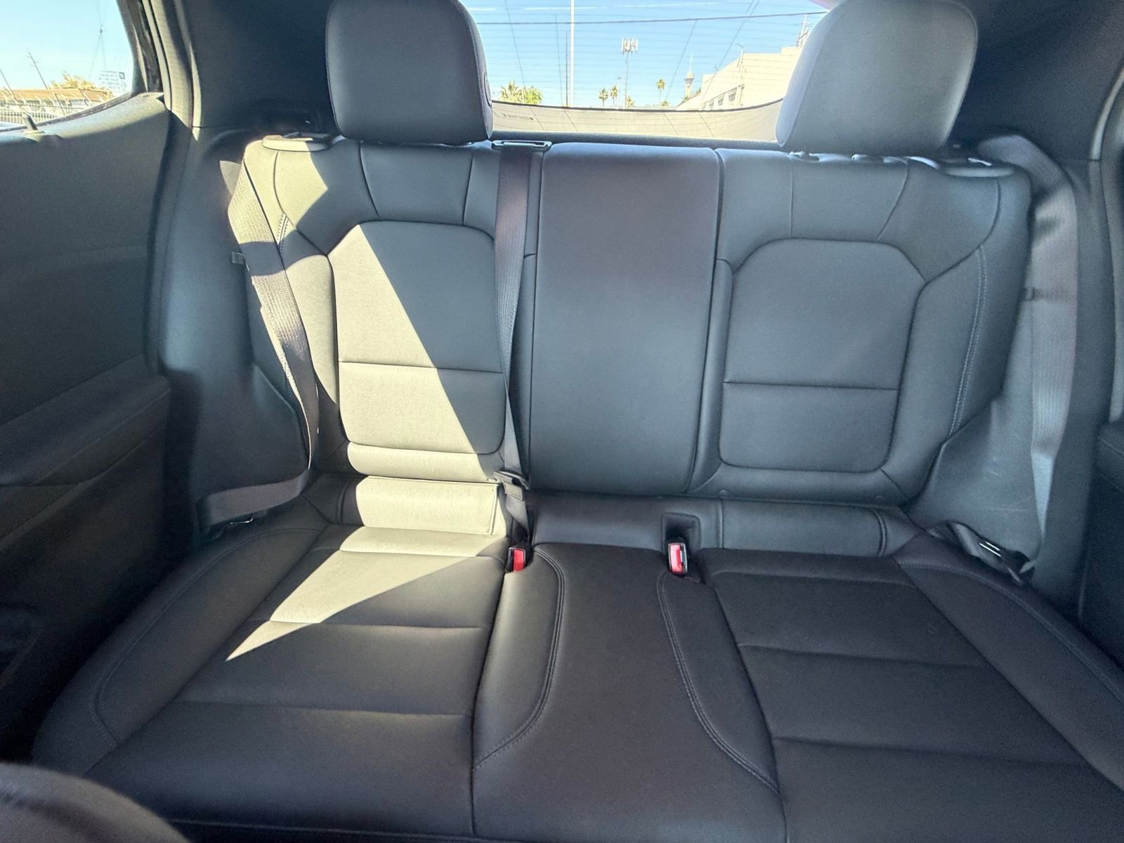 Used 2025 Buick Envista Sport Touring image 37