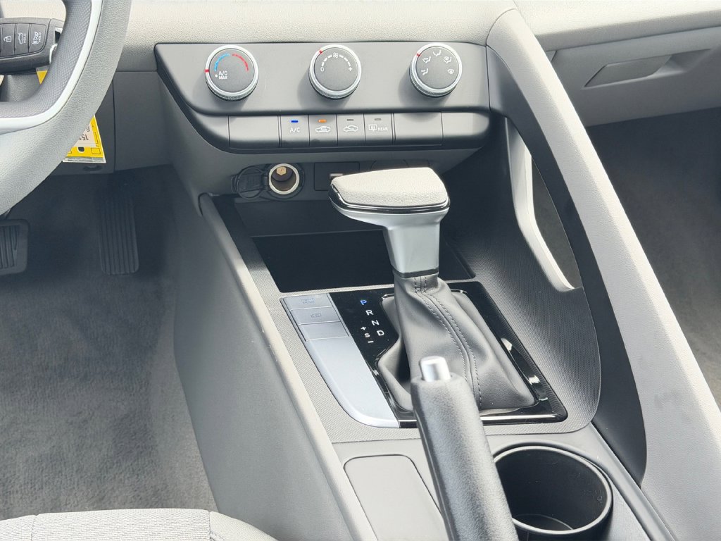 New 2026 Hyundai Elantra SE FWD image 16