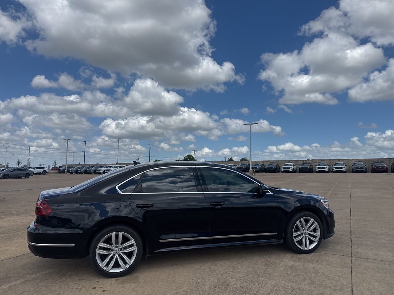 Used 2018 Volkswagen Passat 3.6 SEL Premium image 25