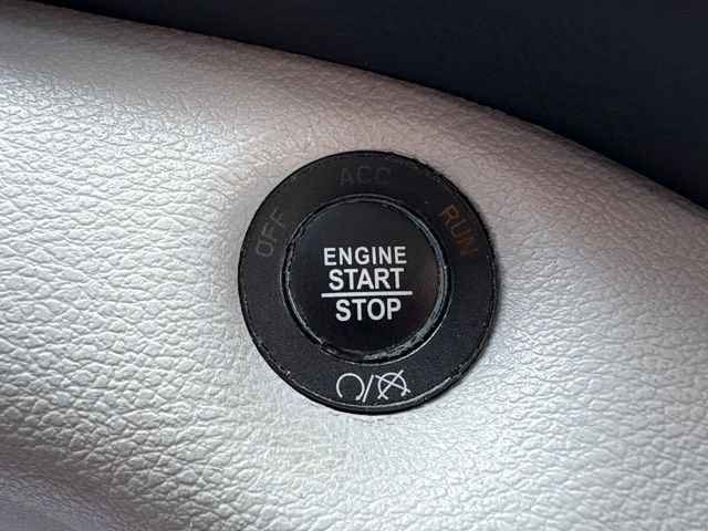 Used 2020 Jeep Cherokee Limited w/ Technology Group FWD image 22