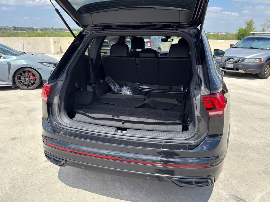 Used 2023 Volkswagen Tiguan SE R-Line image 8
