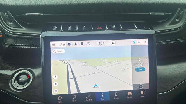 Used 2023 Jeep Grand Cherokee Limited w/ Black Appearance Package image 15