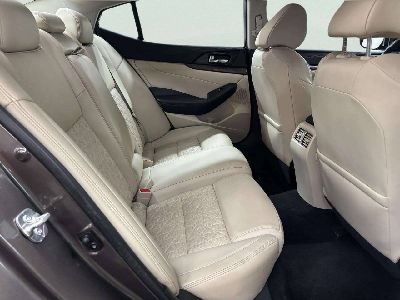 Used 2016 Nissan Maxima Platinum FWD image 19