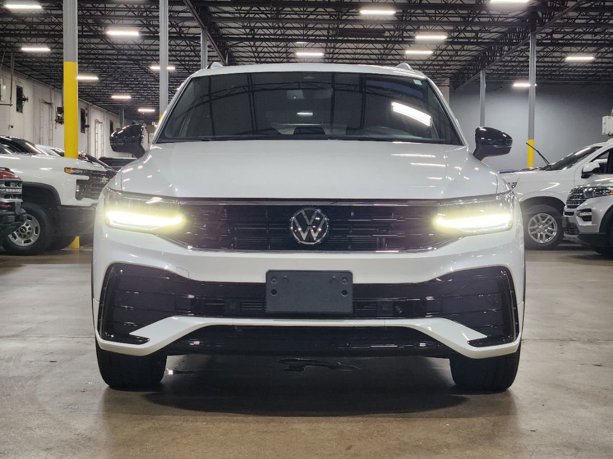 Used 2024 Volkswagen Tiguan SE R-Line image 3