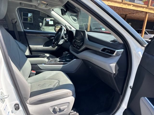 Used 2021 Toyota Highlander Platinum AWD/4WD image 17