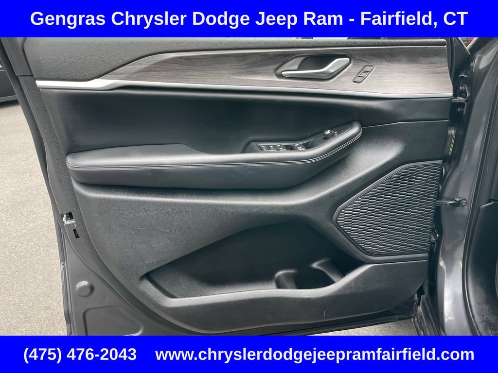 Certified 2023 Jeep Grand Cherokee Limited AWD/4WD image 38