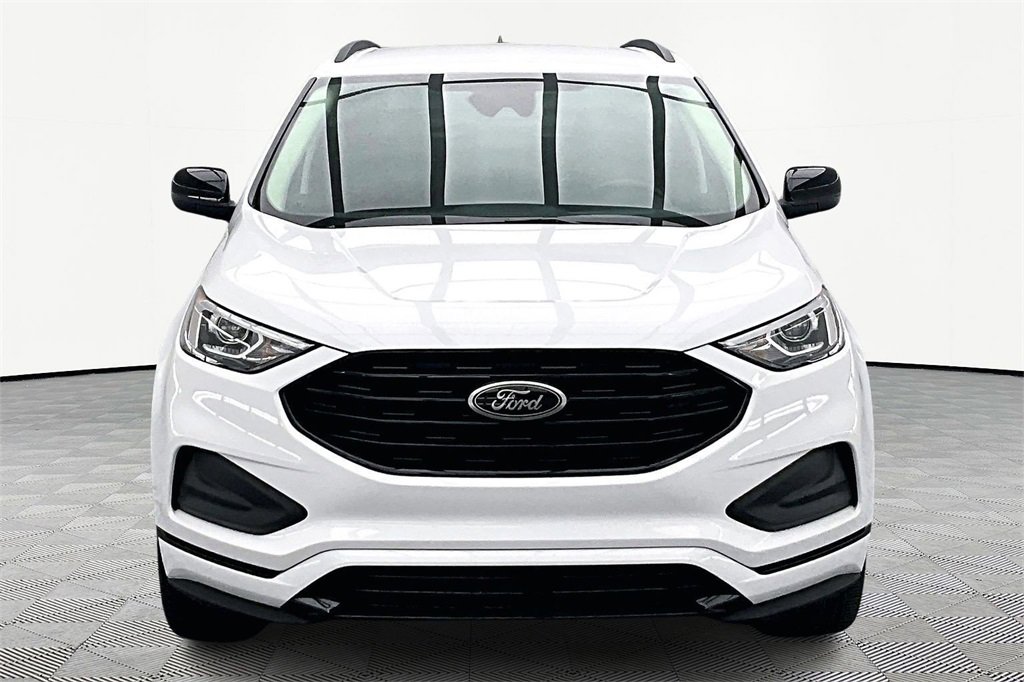 Used 2022 Ford Edge SE w/ Black Appearance Package image 3