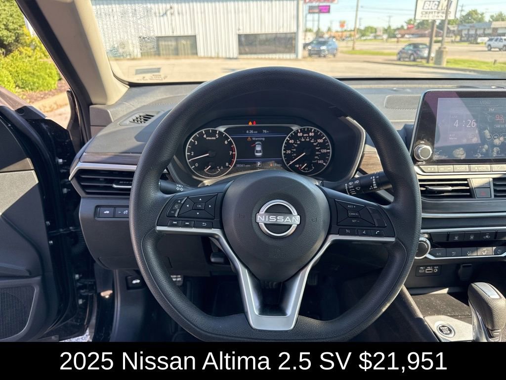 Used 2025 Nissan Altima 2.5 SV FWD image 10
