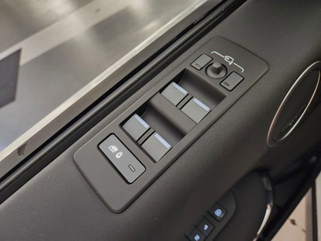 New 2026 Land Rover Discovery S AWD/4WD image 22