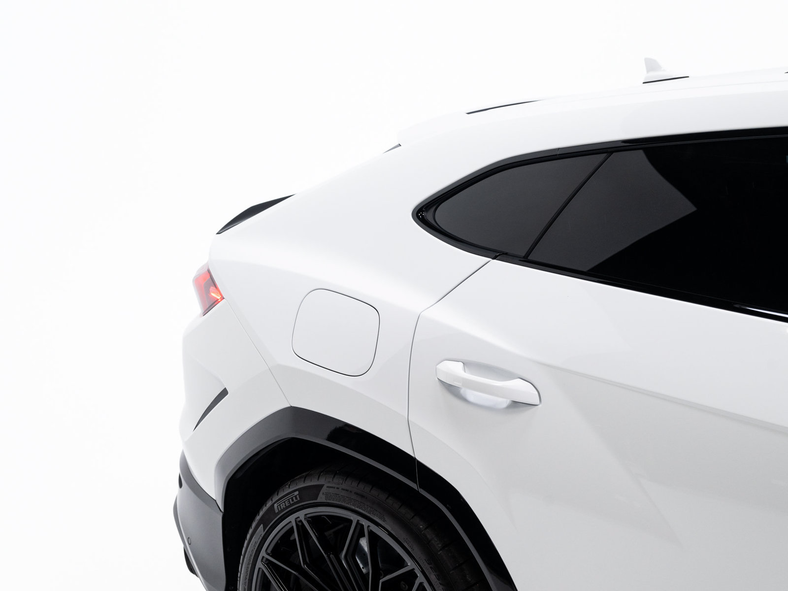 Used 2025 Lamborghini Urus SE AWD/4WD image 23