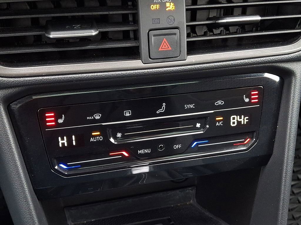 Certified 2025 Volkswagen Taos SE AWD/4WD image 16