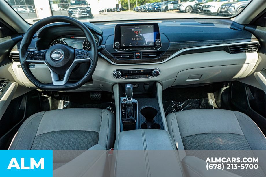 Used 2025 Nissan Altima 2.5 SV FWD image 24