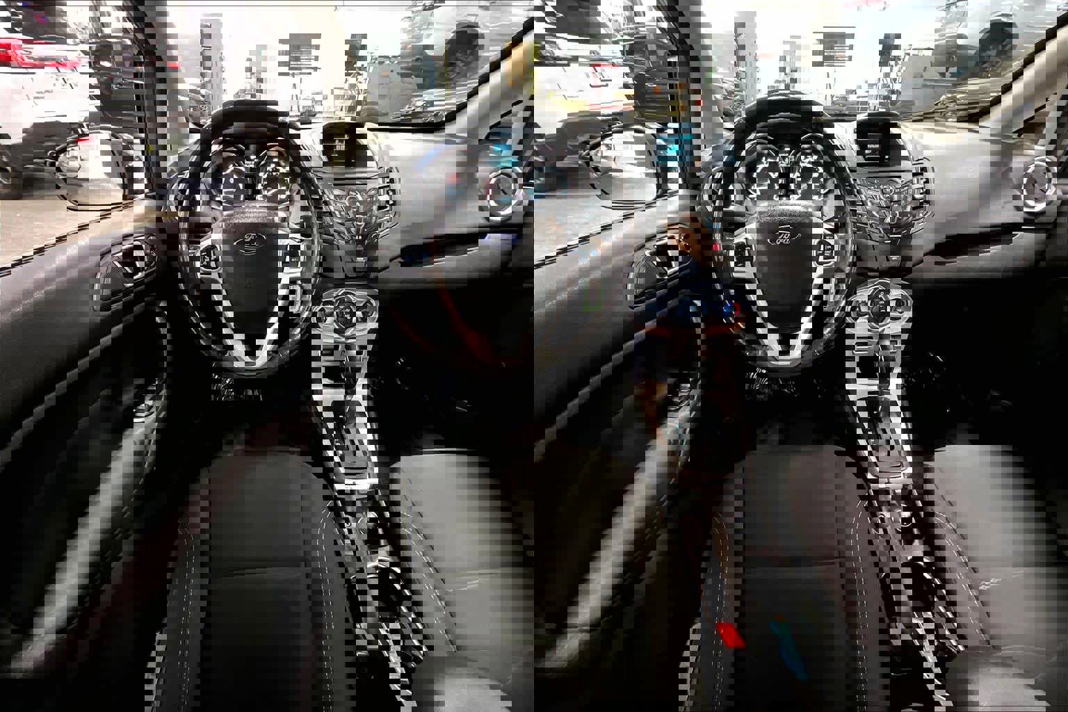 Used 2015 Ford Fiesta SE image 5