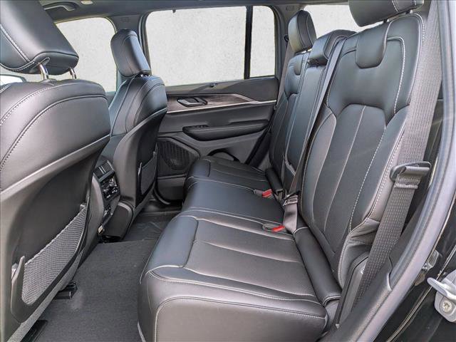 New 2025 Jeep Grand Cherokee Limited w/ Luxury Tech Group II image 17