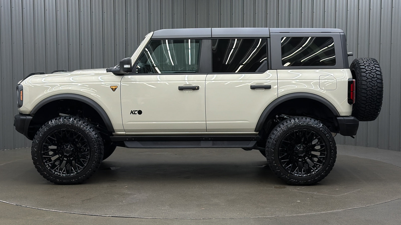 Used 2025 Ford Bronco Badlands AWD/4WD image 2