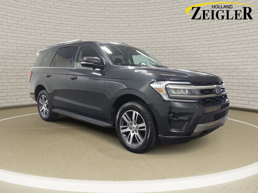 Used 2024 Ford Expedition XLT AWD/4WD image 3