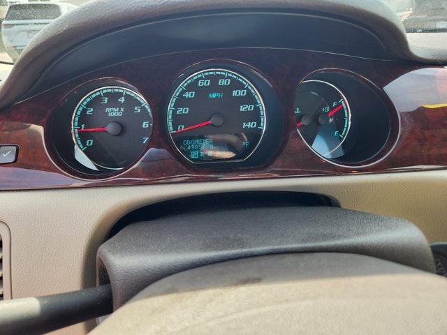 Used 2010 Buick Lucerne CXL image 18