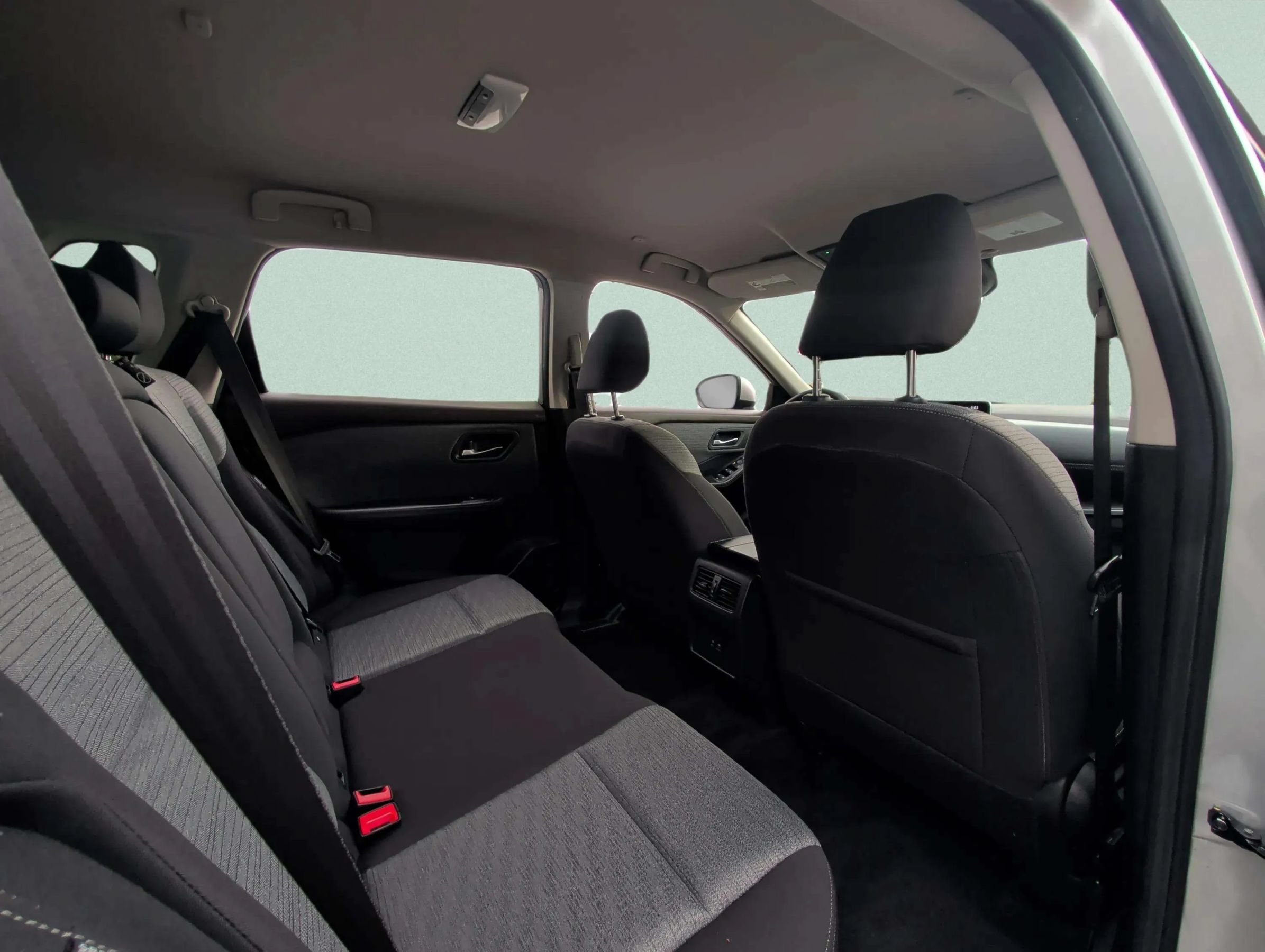Used 2023 Nissan Rogue SV FWD image 30