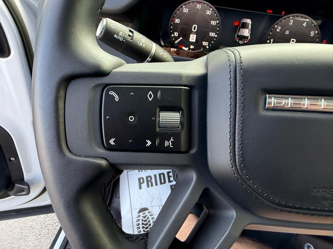 Used 2023 Land Rover Defender 110 X-Dynamic SE image 18