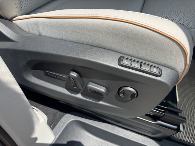 Used 2025 Volkswagen ID. Buzz Pro S Plus AWD/4WD image 19