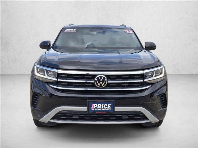 Used 2022 Volkswagen Atlas Cross Sport SE w/ Panoramic Sunroof Package FWD image 2