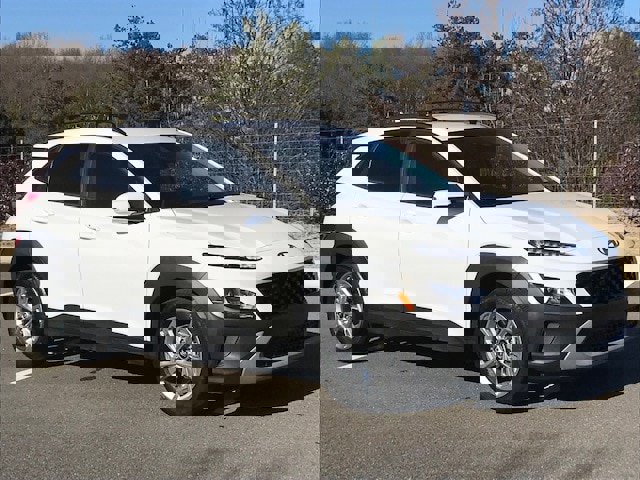 Used 2023 Hyundai Kona SEL image 2