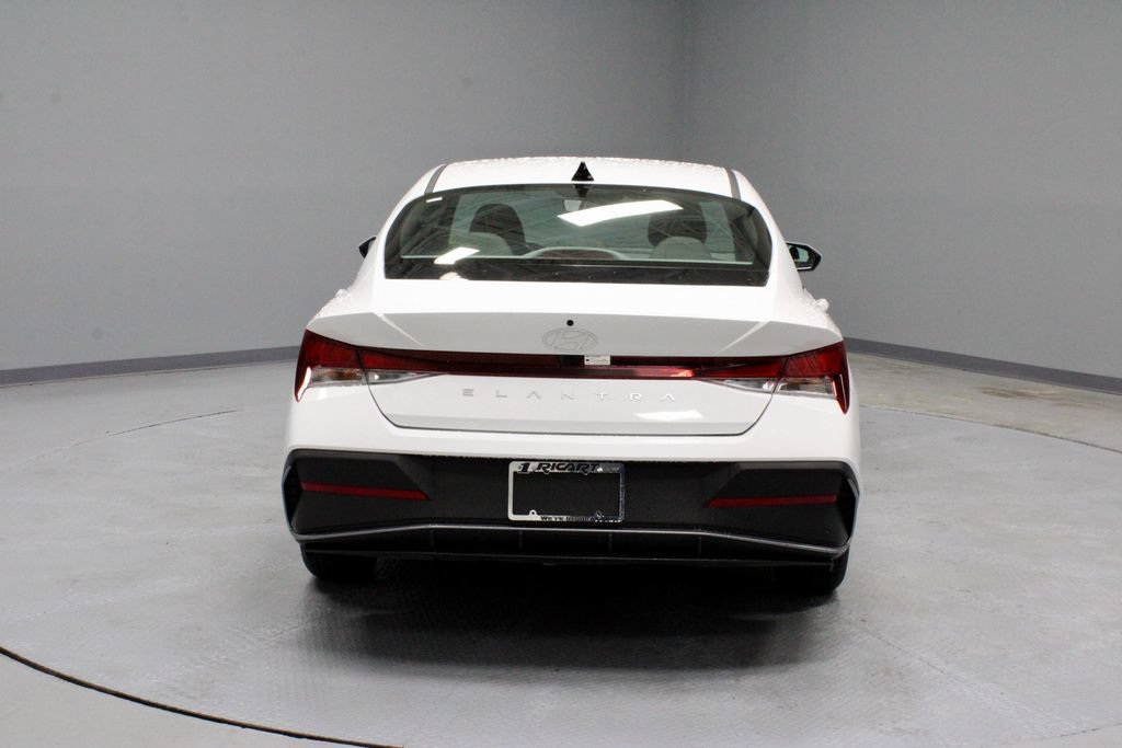 Used 2024 Hyundai Elantra SEL FWD image 10