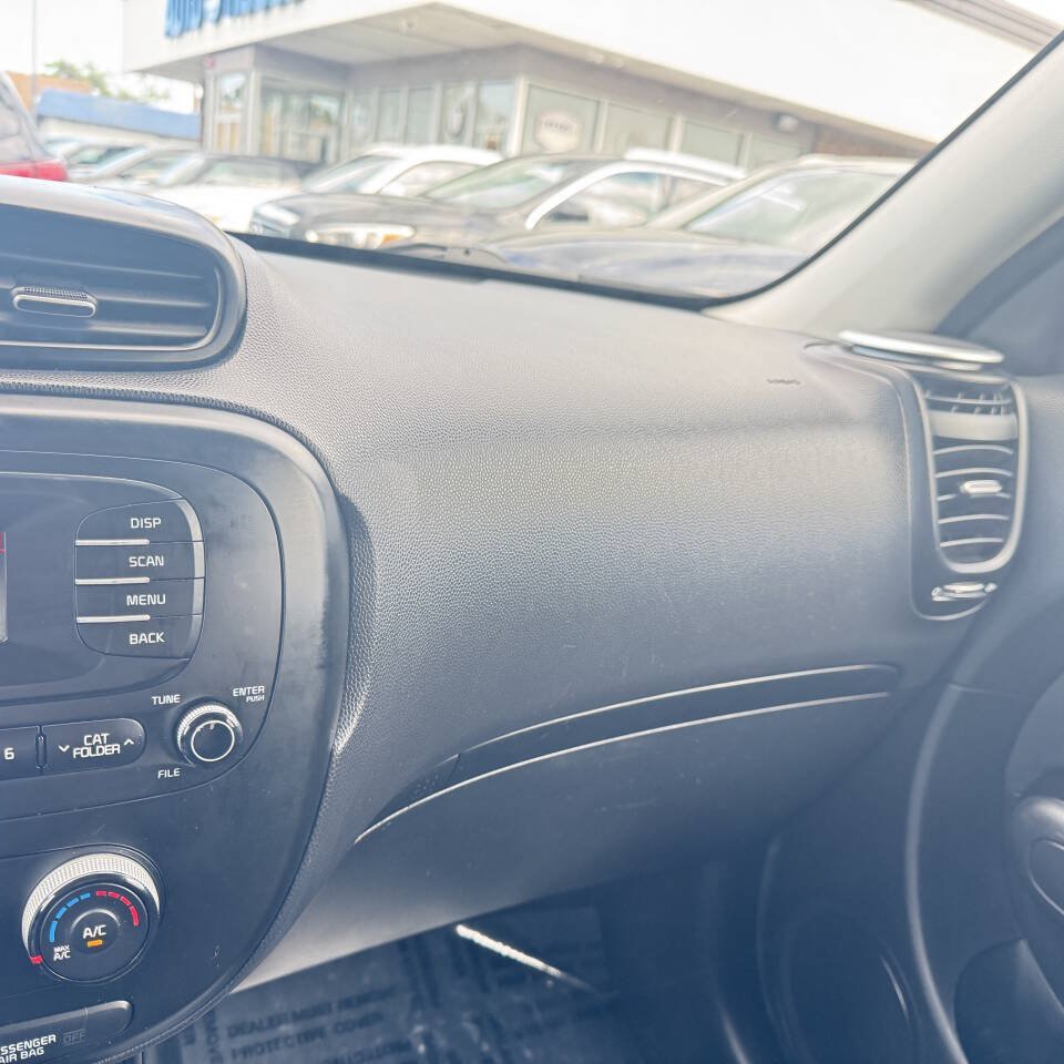Used 2014 Kia Soul FWD image 17