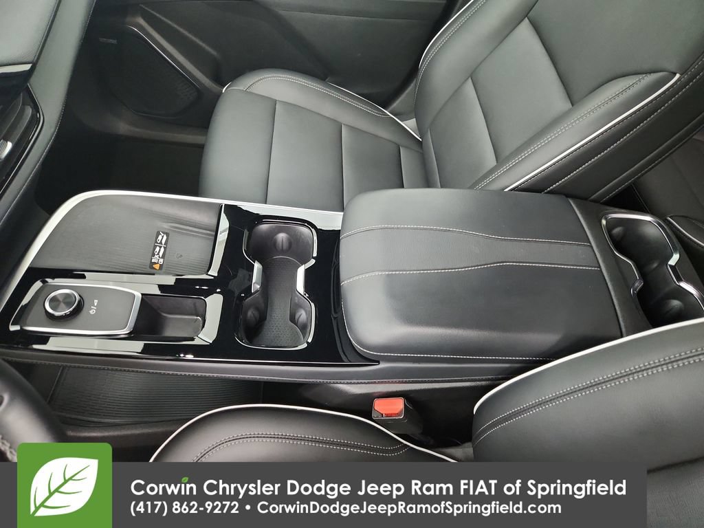 Used 2025 Buick Enclave Preferred AWD/4WD image 28