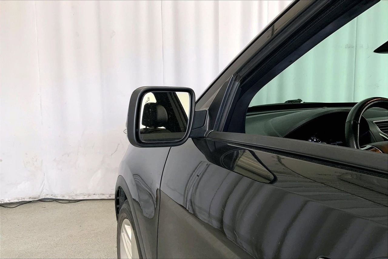 Used 2017 Ford Explorer Limited w/ Equipment Group 301A FWD image 10