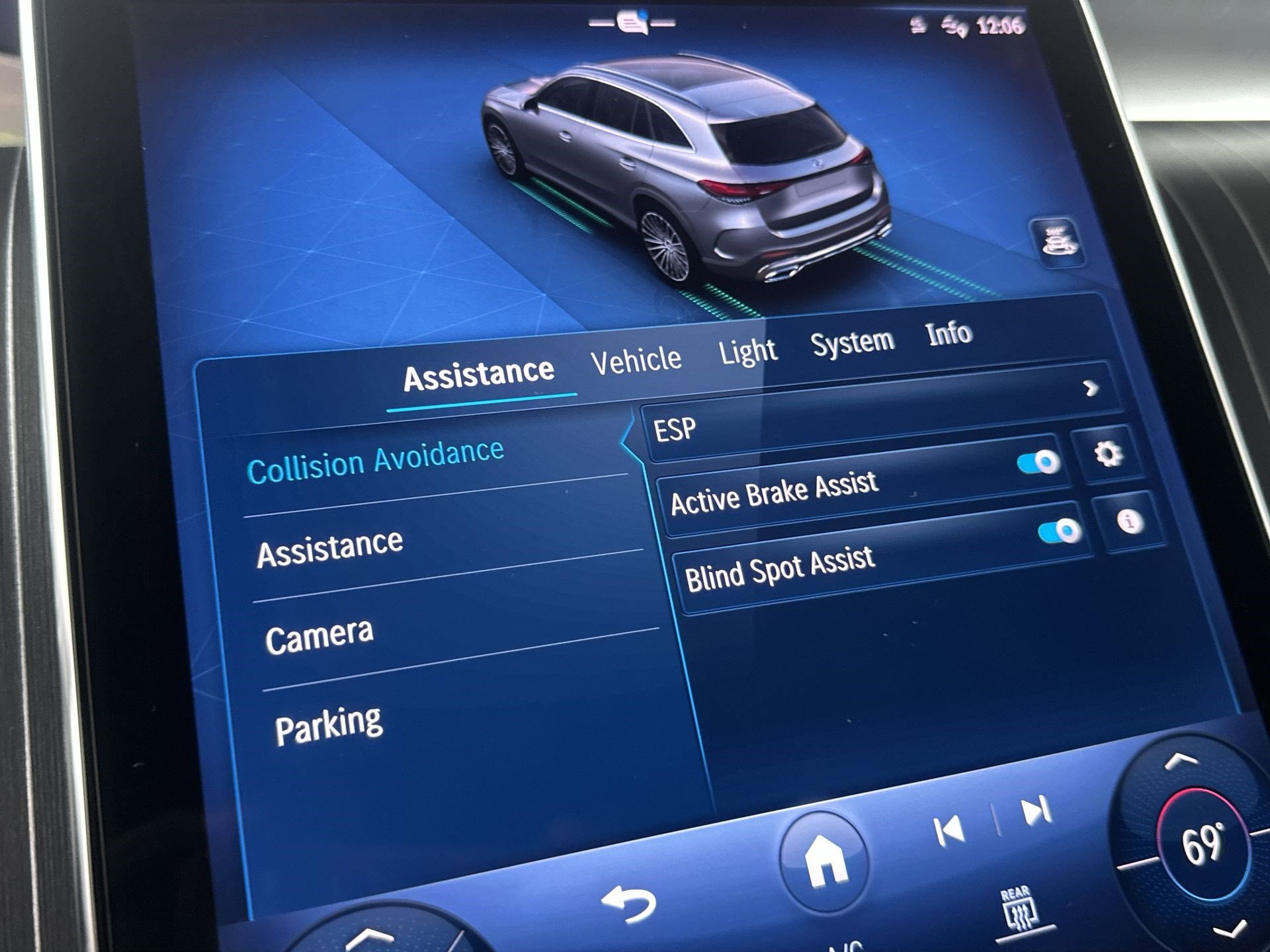 Used 2024 Mercedes-Benz GLC 300 image 12