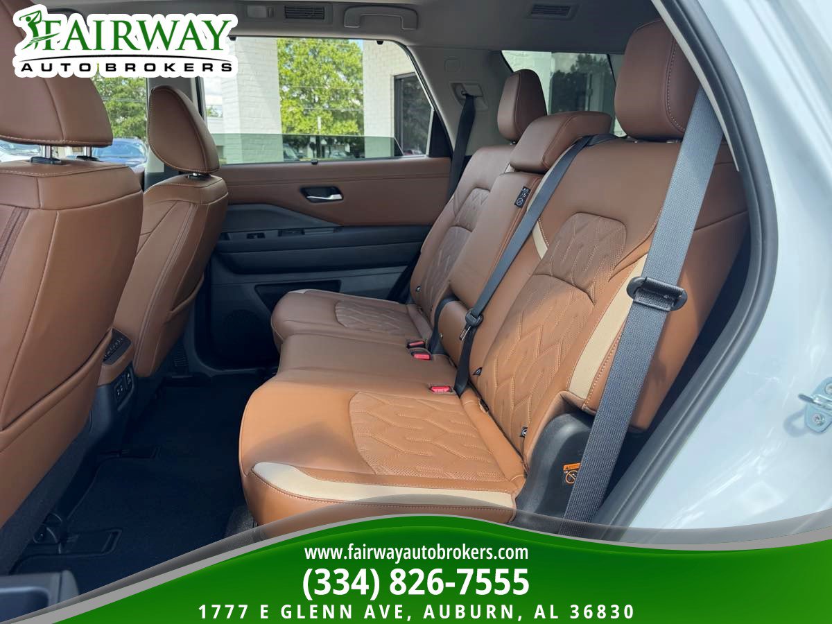 Used 2026 Nissan Pathfinder Platinum w/ Cargo Package FWD image 11