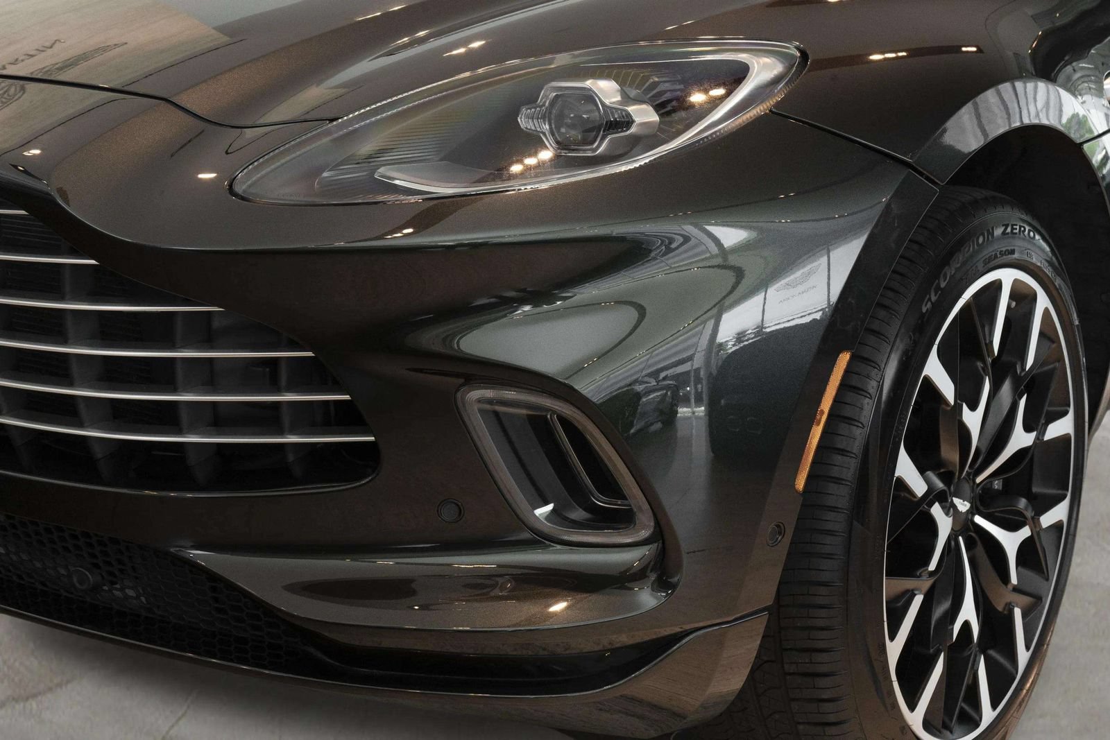Used 2024 Aston Martin DBX AWD/4WD image 59