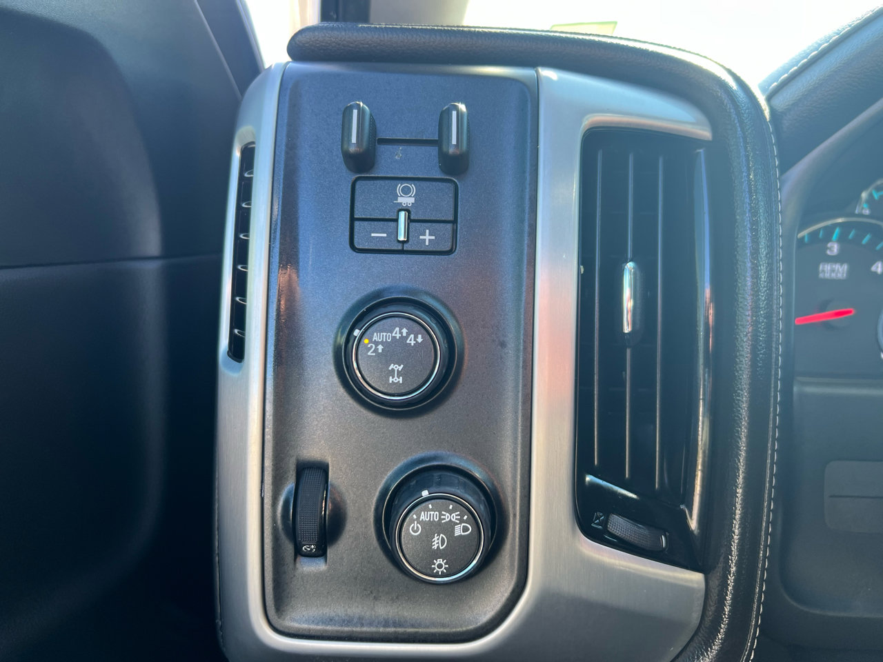 Used 2018 GMC Sierra 1500 SLT image 42