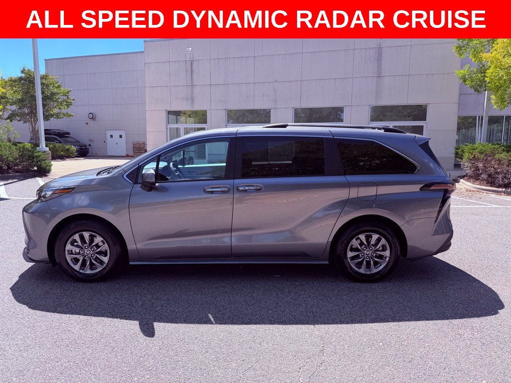 Used 2026 Toyota Sienna XLE FWD image 4